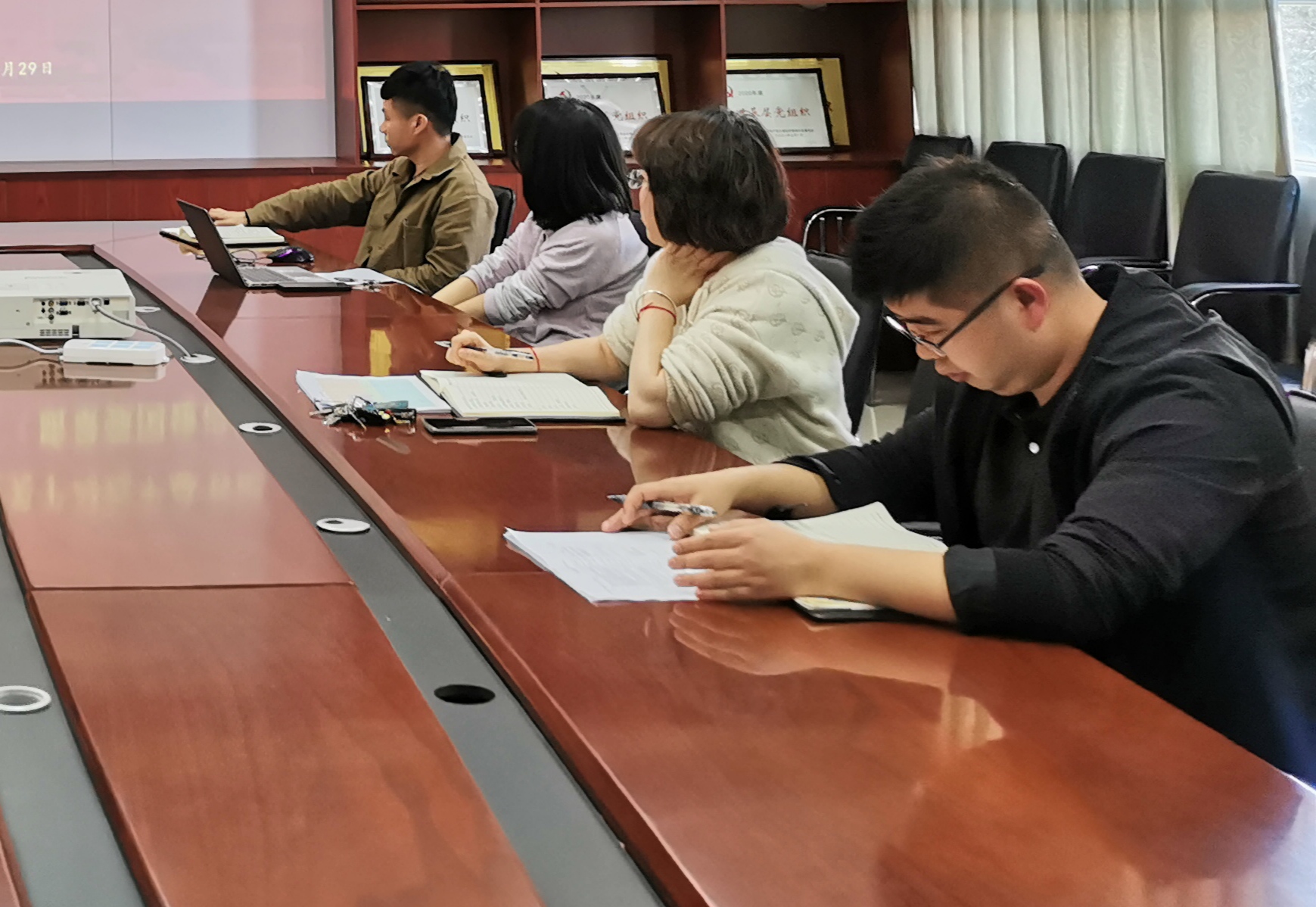 财会金融学院党总支开展《习近平关于社会主义精神文明建设论述摘编》专题学习会 第 4 张