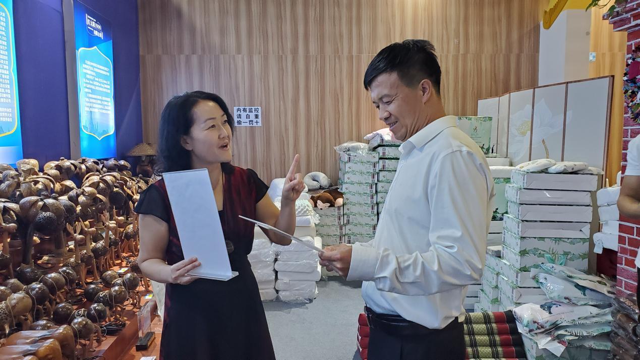 跨文化桥梁--我院师生探访泰国文化馆并拓展就业机会 第 1 张