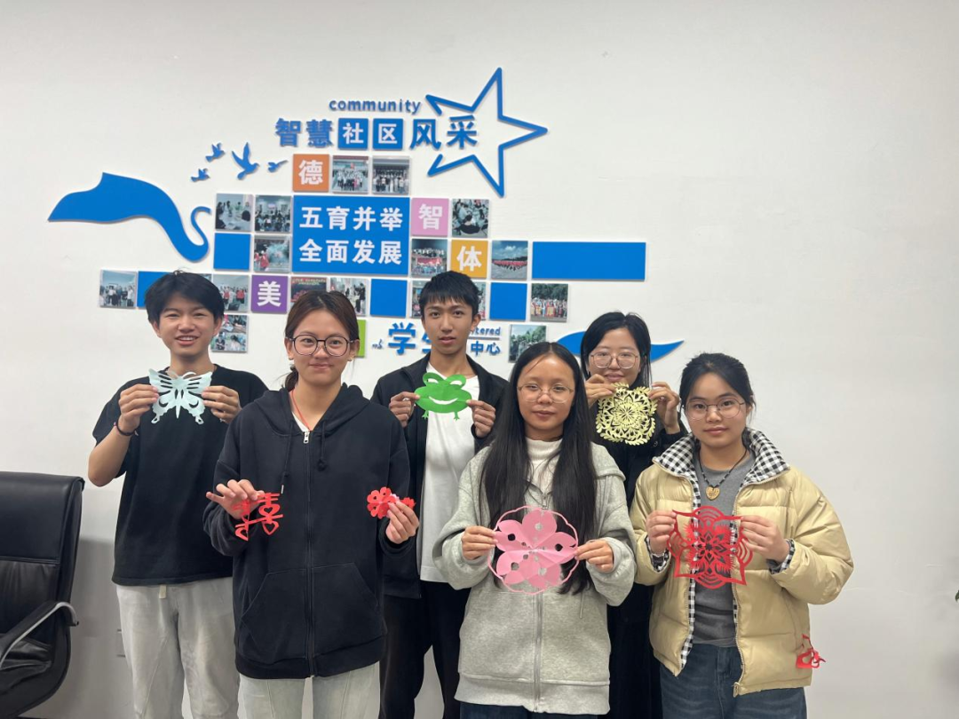 一站式学生社区 | 智慧社区开展“弘扬传统文化 传承剪纸艺术”美育活动 第 4 张
