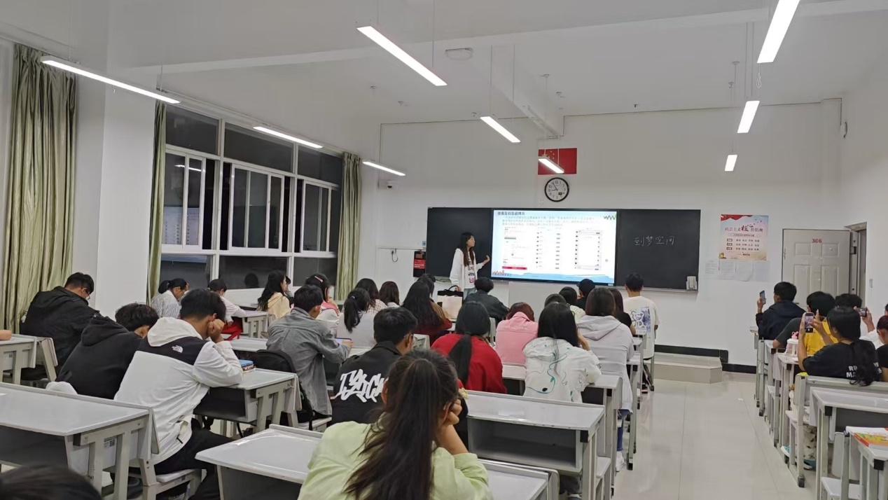 我为同学做件事 | 财会金融学院为2024级新生进行“到梦空间”激活讲解 第 4 张