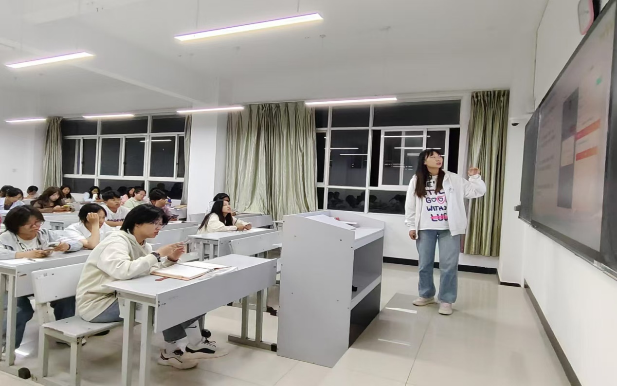 我为同学做件事 | 财会金融学院为2024级新生进行“到梦空间”激活讲解 第 2 张