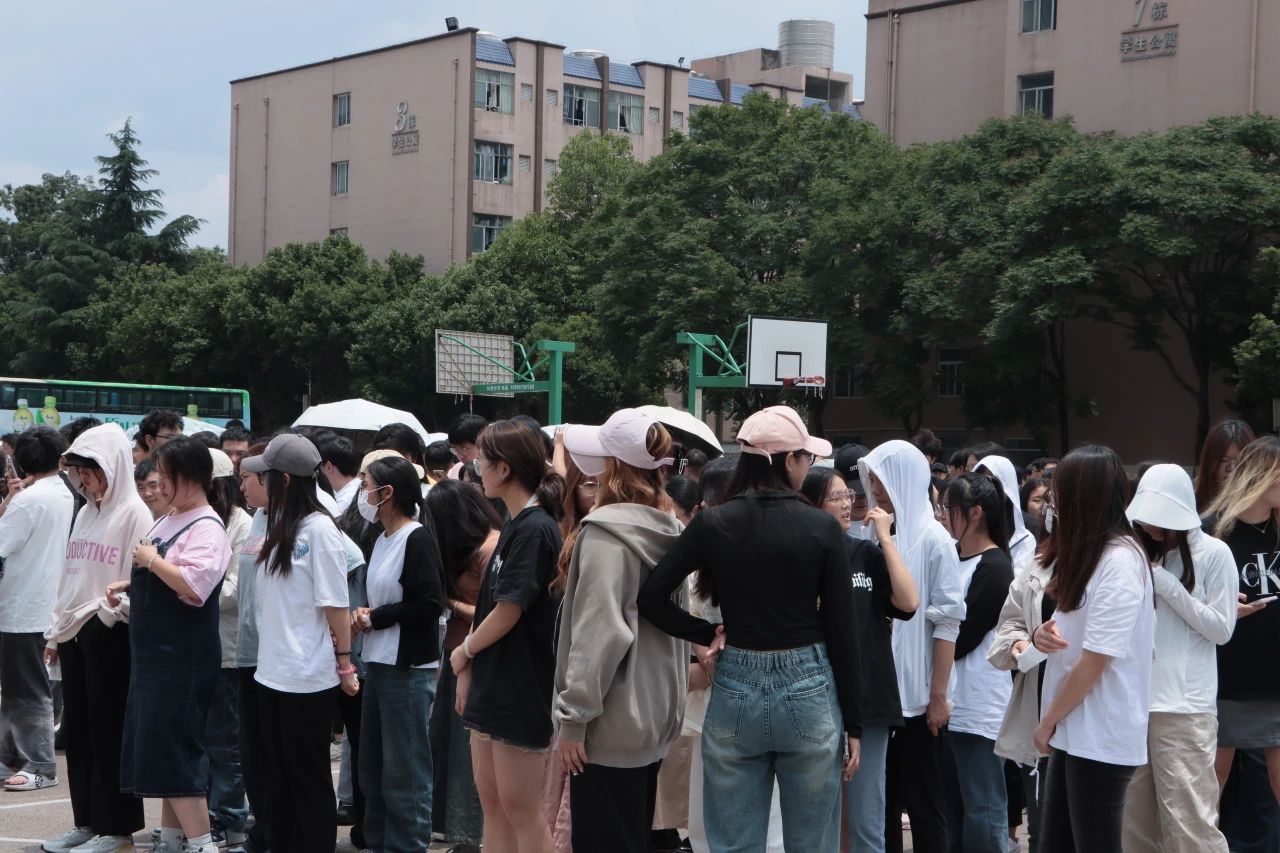 医学院开展应急疏散演练 第 5 张 医学院开展应急疏散演练 第 5 张