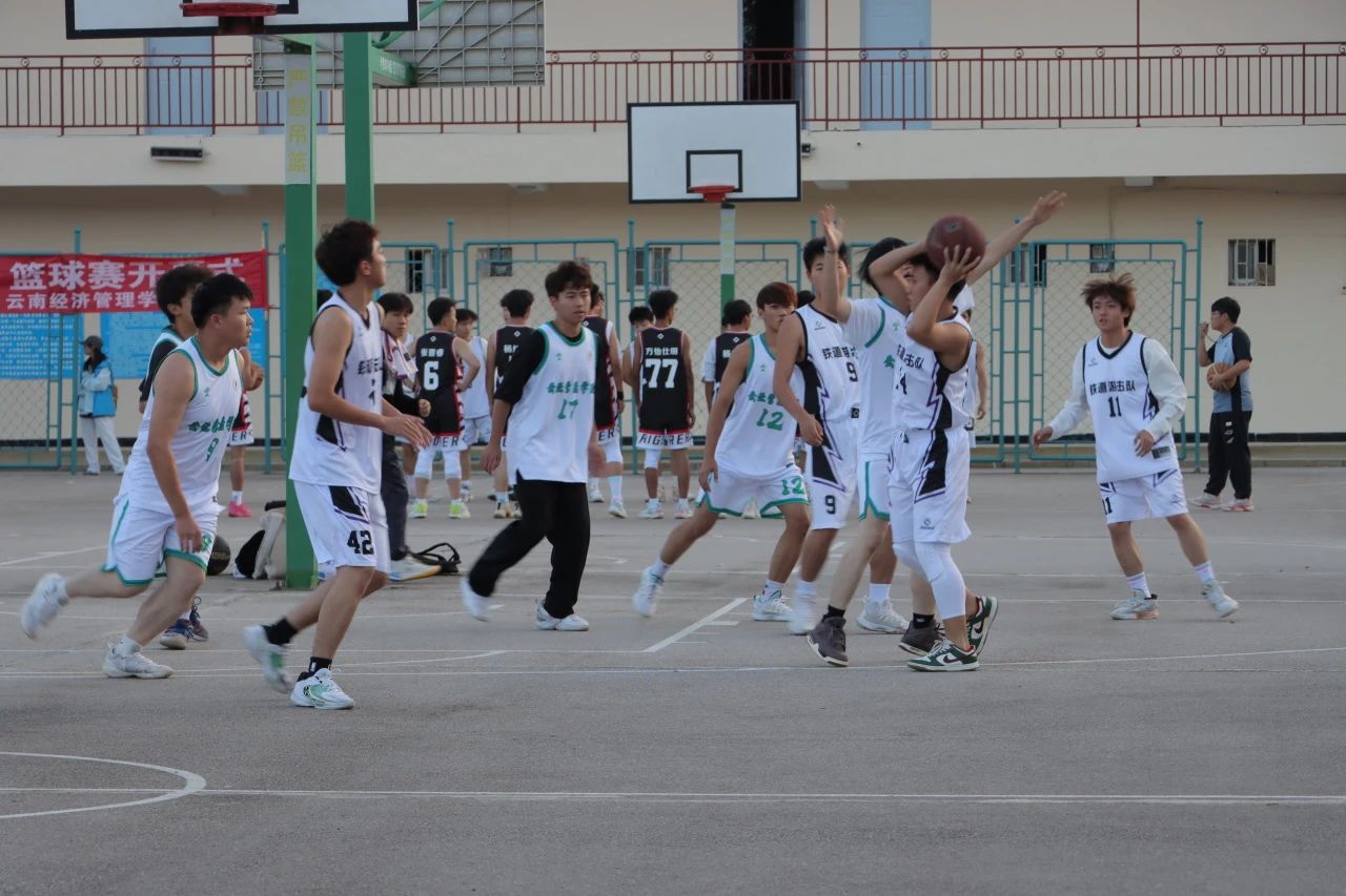 医学院迎新杯篮球赛开幕式及热身赛盛大开启 第 4 张 医学院迎新杯篮球赛开幕式及热身赛盛大开启 第 4 张