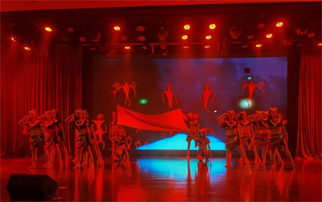 云南经济管理学院艺术与传媒学院20本科舞蹈学专业《纪元·舞20》毕业汇报展演圆满落幕 第 9 张