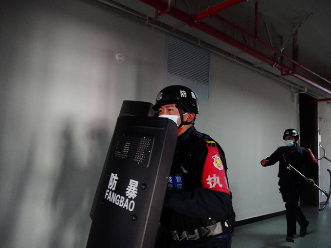 以练为战 防患未然－云南经济管理学院组织开展多部门协同反恐防暴应急实战演练 第 3 张