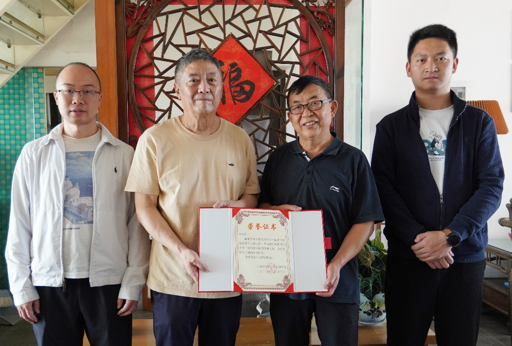 李安泰先生向学校捐赠一批精品书籍 第 1 张