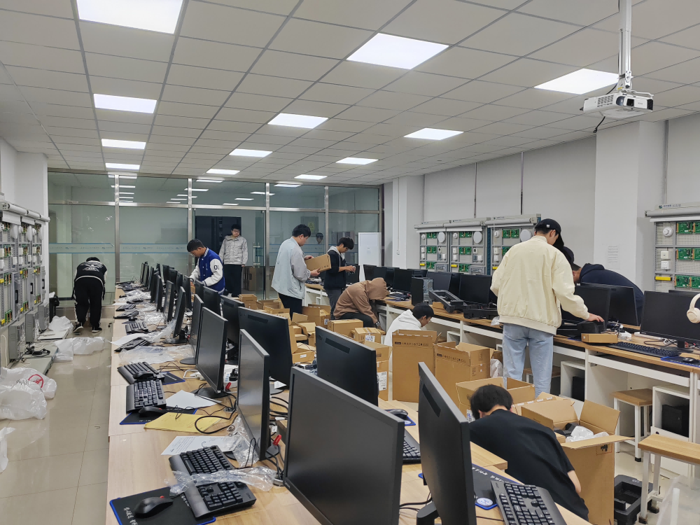 【党建引领】党员先锋队助力实训中心完成实验室设备搬运与安装工作 第 1 张 【党建引领】党员先锋队助力实训中心完成实验室设备搬运与安装工作 第 1 张