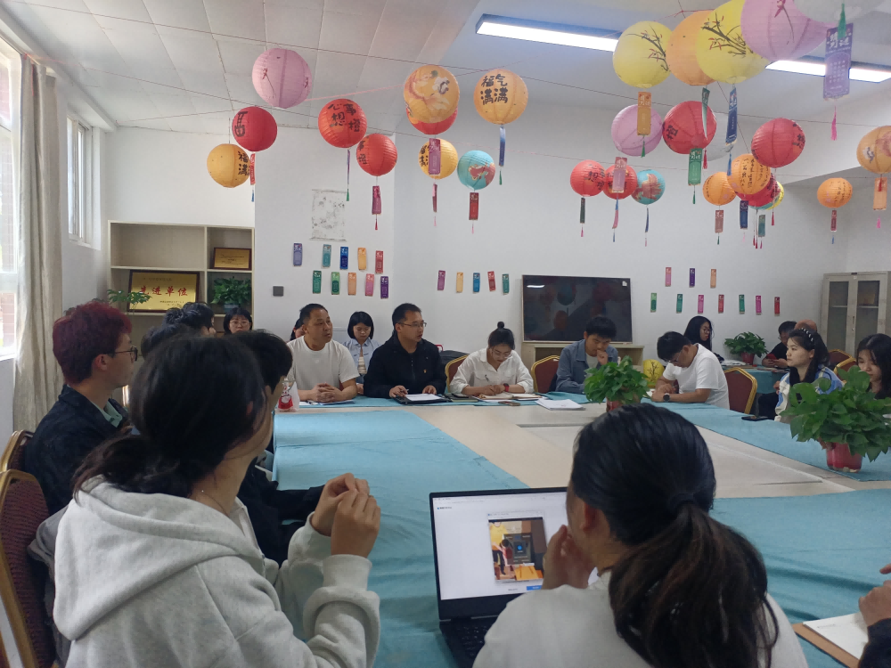 【党建引领】信息与智能工程学院第二党支部开展党员进“一站式”社区主题党日 活动 第 1 张