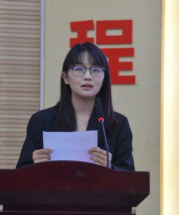 法商融合强基,梦想新程破局!财经商贸学院隆重举行2025级新生开学典礼 第 6 张 法商融合强基,梦想新程破局!财经商贸学院隆重举行2025级新生开学典礼 第 6 张