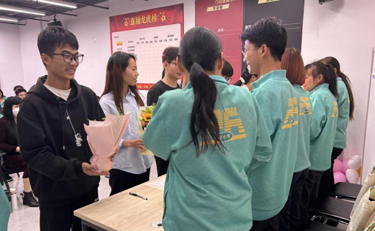 校企携手育英才 匠心传承启新程 | 健之佳“精益财会运营管理人才班”举行拜师仪式 第 5 张