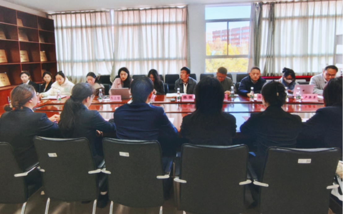 学院资讯 | 同心聚力话发展，师生共话促成长——财经商贸学院召开2025-2026学年团学骨干与学院领导“面对面”座谈会 第 1 张