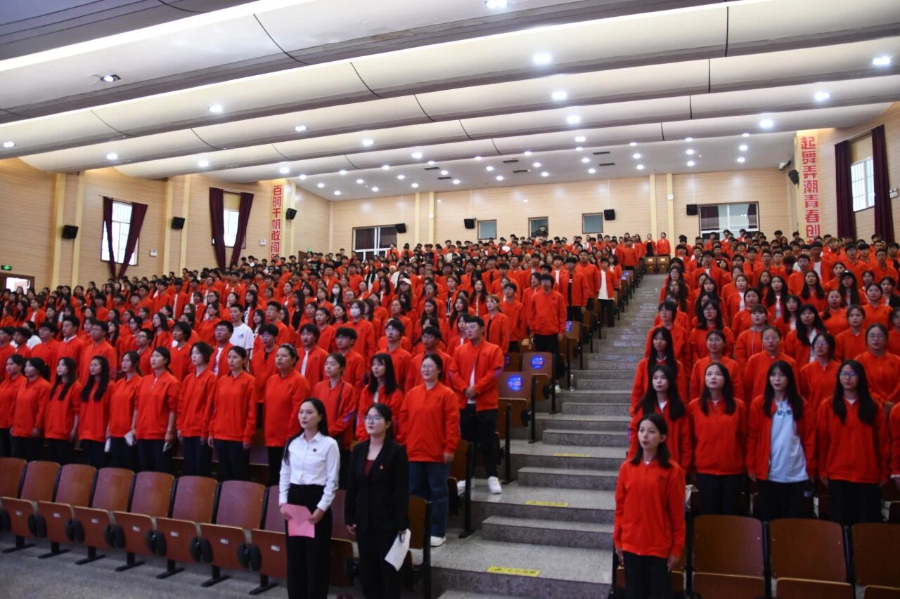 法商融合强基,梦想新程破局!财经商贸学院隆重举行2025级新生开学典礼 第 12 张 法商融合强基,梦想新程破局!财经商贸学院隆重举行2025级新生开学典礼 第 12 张