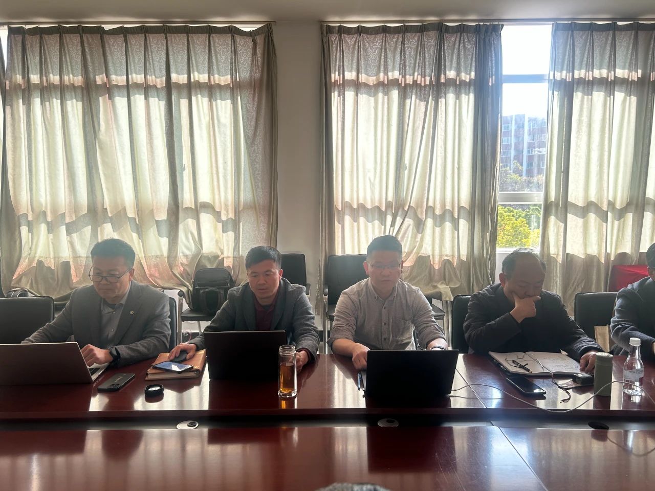 学院资讯 | 财会金融学院成功举办2025年工作研讨会 第 2 张