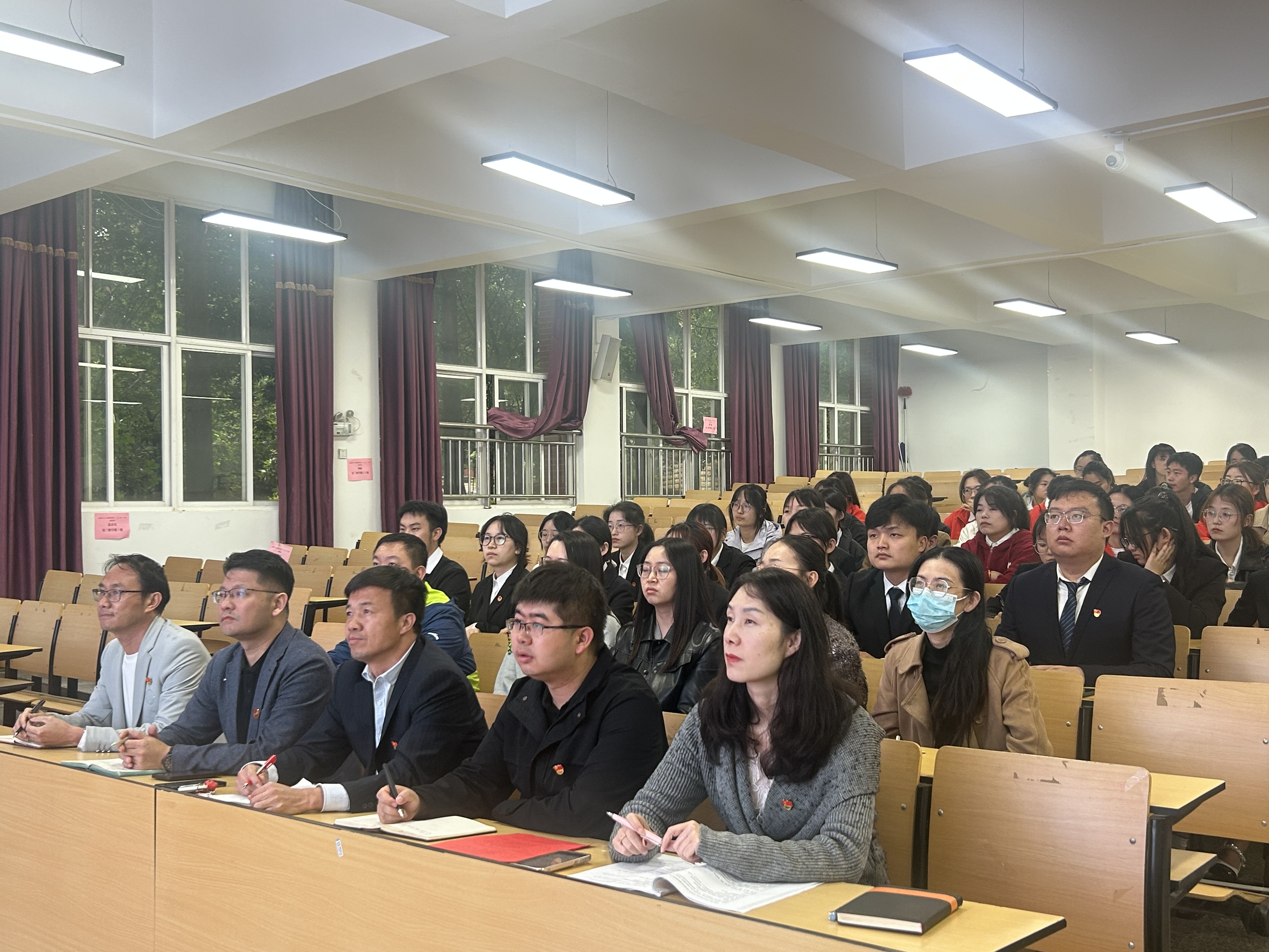 财会金融学院开展深入贯彻中央八项规定精神学习教育主题党课 第 3 张