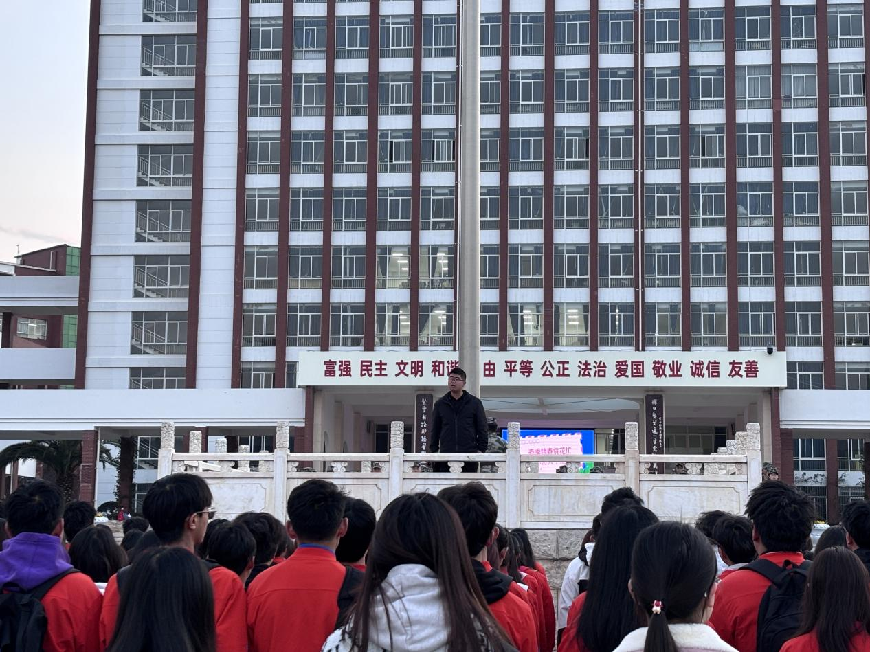 传承雷锋精神 绽放志愿之光 | 财会金融学院举行升国旗活动 第 4 张