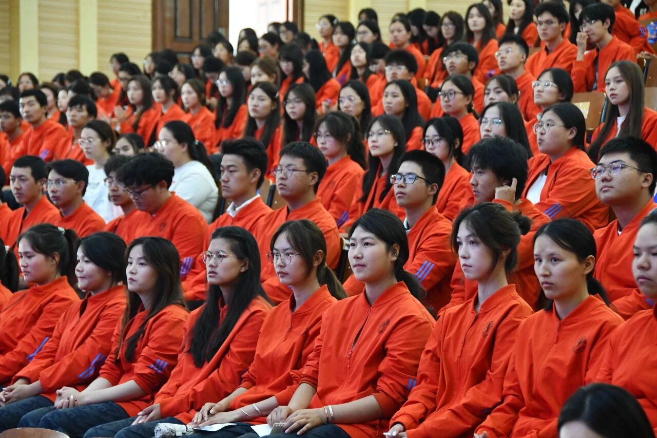 法商融合强基,梦想新程破局!财经商贸学院隆重举行2025级新生开学典礼 第 11 张 法商融合强基,梦想新程破局!财经商贸学院隆重举行2025级新生开学典礼 第 11 张