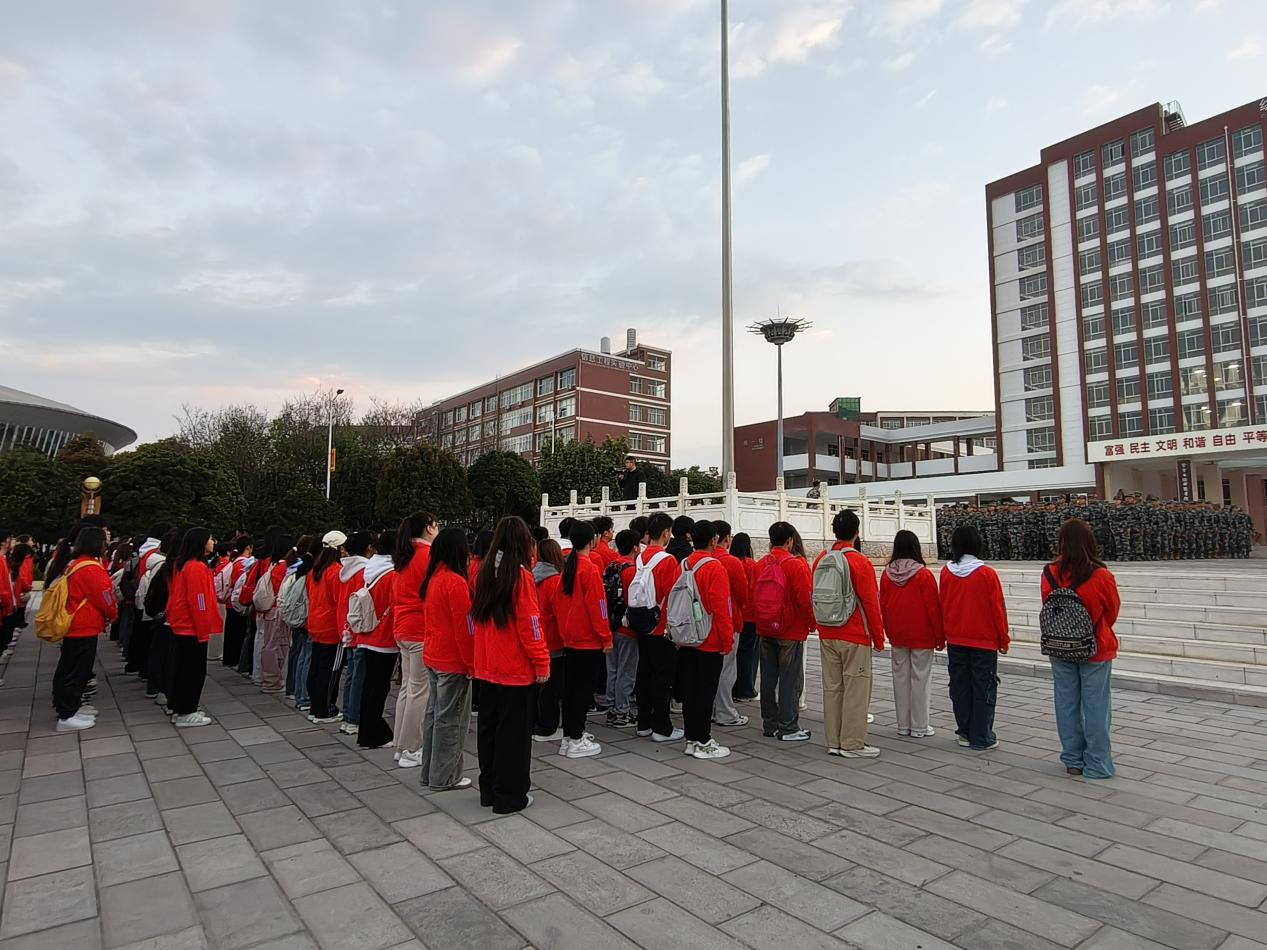 传承雷锋精神 绽放志愿之光 | 财会金融学院举行升国旗活动 第 5 张