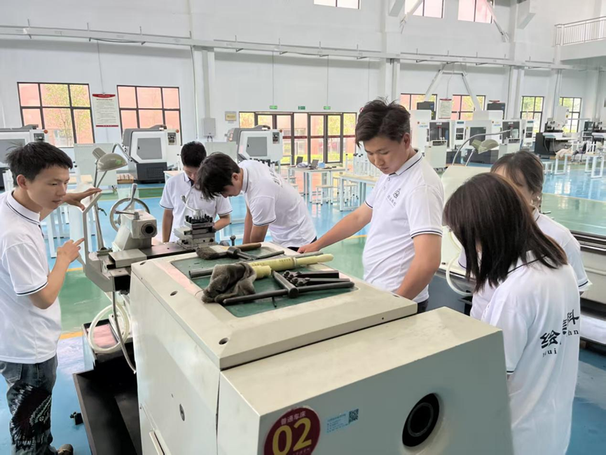 创新创业｜中国国际大学生创新大赛主赛道创业组国赛银奖：绘美科技团队 第 3 张