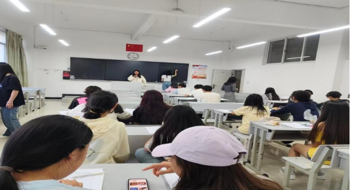 榜样班级说 | 青春逐梦 精算笃行：24本科会计1班获评校级优良学风班级体 第 2 张