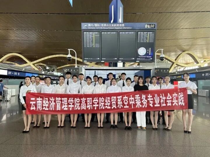 青春榜样说 | 全国两会，财经商贸学院学子在现场！ 第 16 张