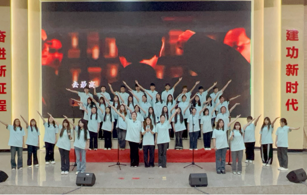 学院资讯 | 以光为向 以歌为帆 财经商贸学院“追光向党 声颂华章”合唱比赛圆满落幕 第 2 张 学院资讯 | 以光为向 以歌为帆 财经商贸学院“追光向党 声颂华章”合唱比赛圆满落幕 第 2 张