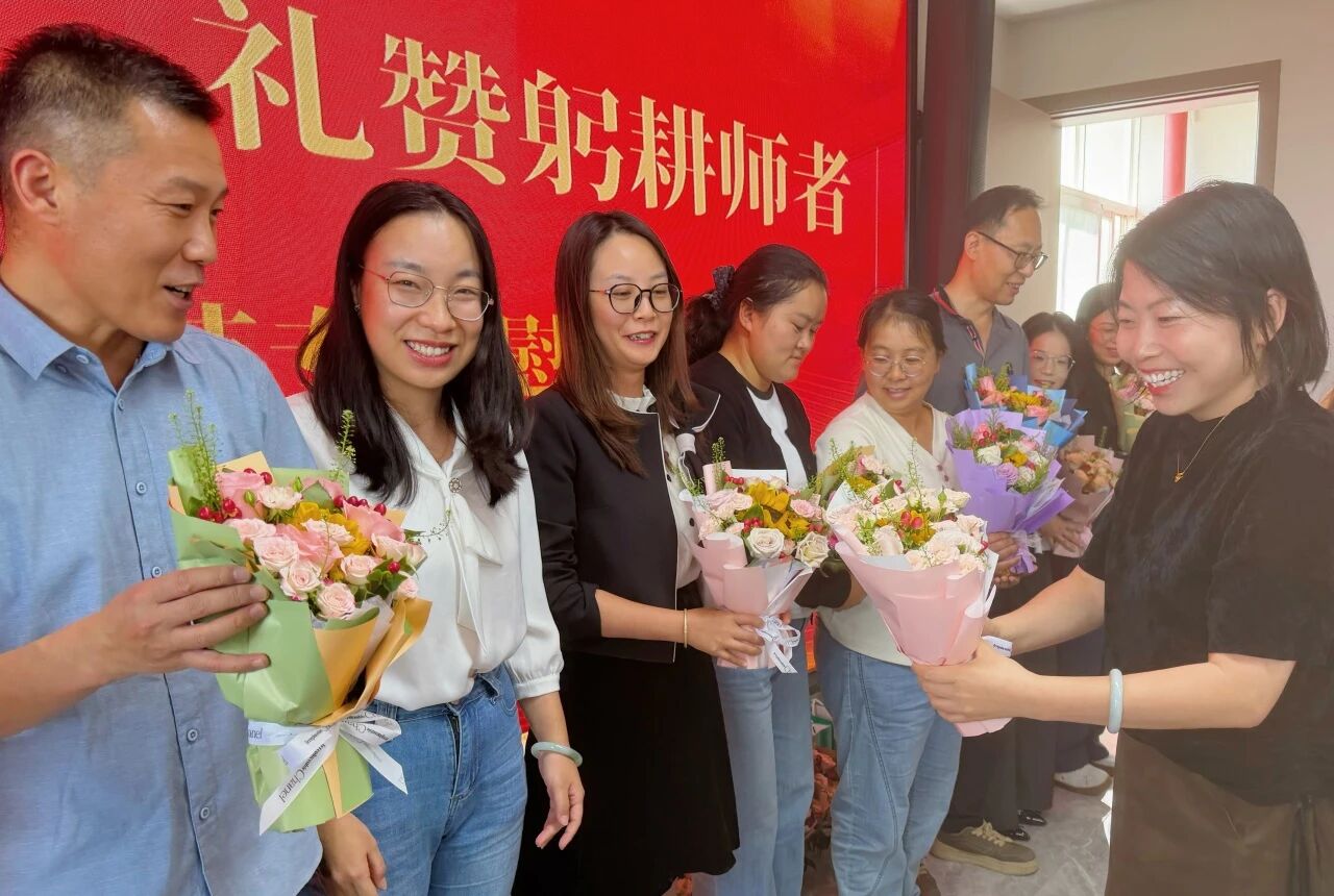 学院资讯 | 500强服务企业健之佳集团到云南经济管理学院进行教师节慰问交流 第 5 张 学院资讯 | 500强服务企业健之佳集团到云南经济管理学院进行教师节慰问交流 第 5 张
