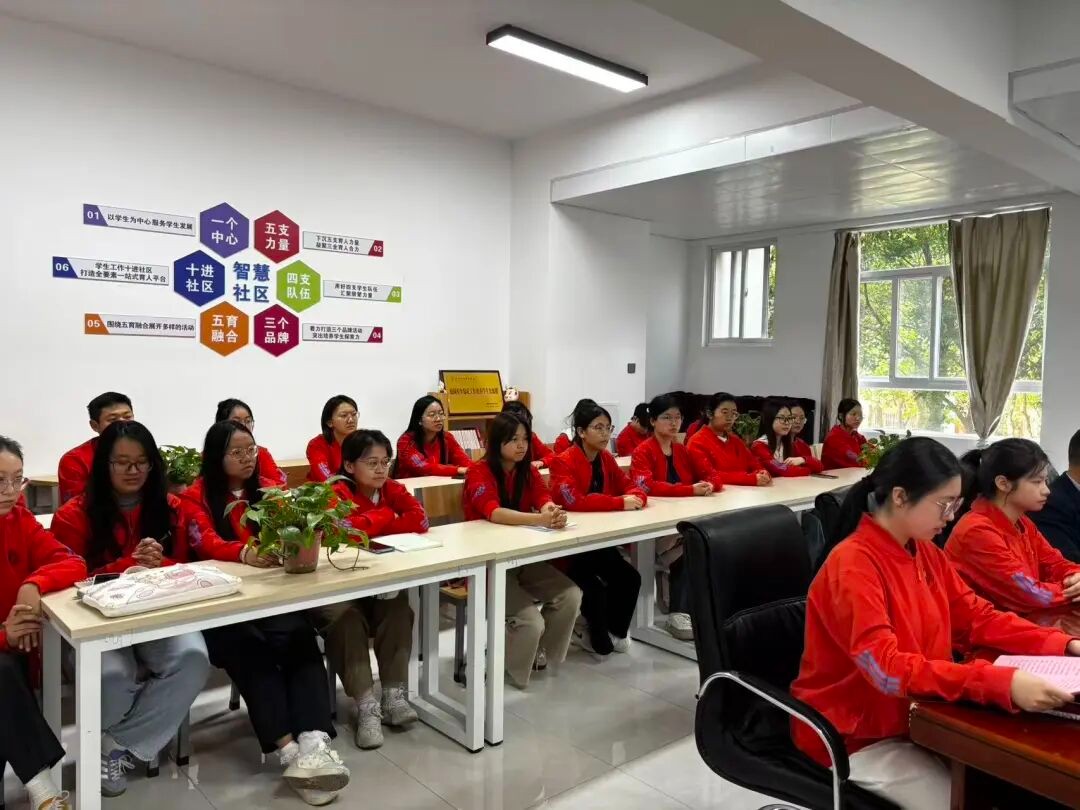 学院资讯 | 寻光阅见品陶翁 书香润心启新程——财经商贸学院“寻光・阅见”第三期读书分享会圆满举办   第 8 张
